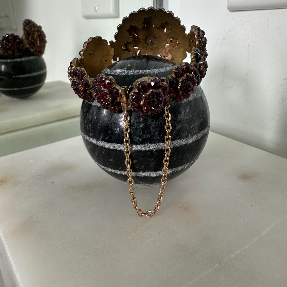 Victorian Antique Bohemian Garnet Flower Bracelet with clasp - RARE - Picture 8 of 10